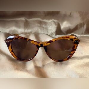 Cat eye style sunglasses